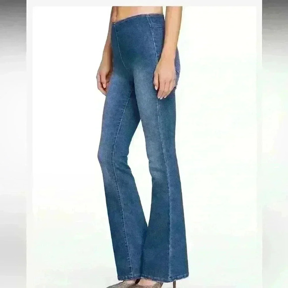 Jessica Simpson pull on flare jeans in size 32. - Picture 2 of 6